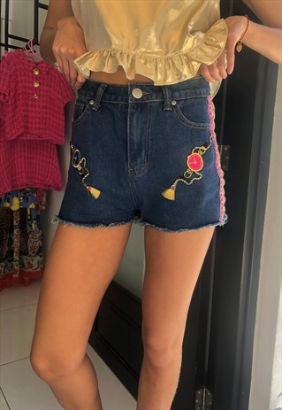 HOT DENIM SHORTS WITH EMBROIDERIES