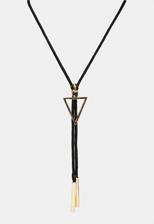 TRIANGLE DETAILED BLACK ROPE NECKLACE