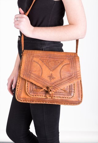 VINTAGE EMBOSSED LEATHER SHOULDER BAG