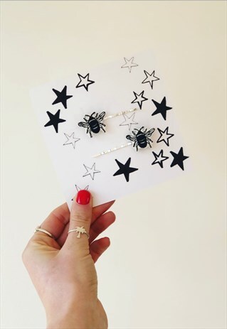 HAIR CLIP WITH BEE EMBROIDERY
