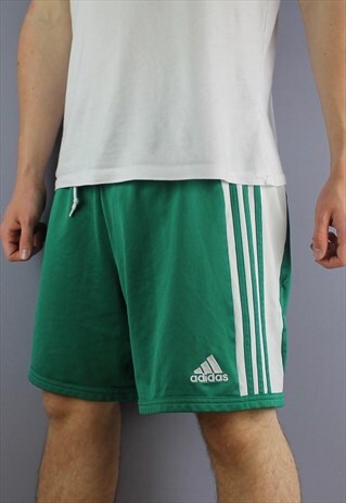 VINTAGE ADIDAS SHORTS IN GREEN WITH EMBROIDERED LOGO AND DRA