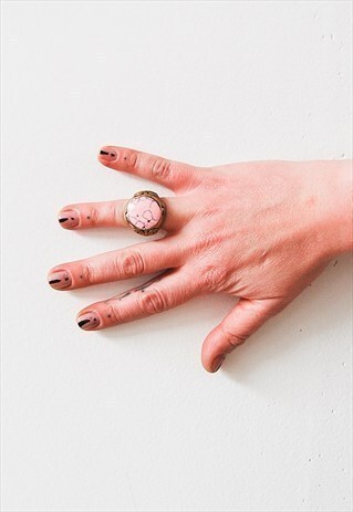 VINTAGE ETHNIC PINK STONE WITH BLACK VEINS RING SET ON BRASS