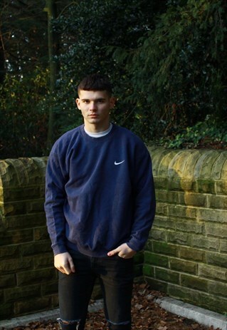 VINTAGE NAVY NIKE SWEATSHIRT