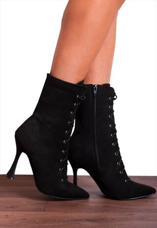 BLACK POINTED LACES UPS ANKLE BOOTS