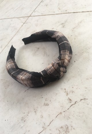 HEADBAND IN BLACK AND CREAM CHECK