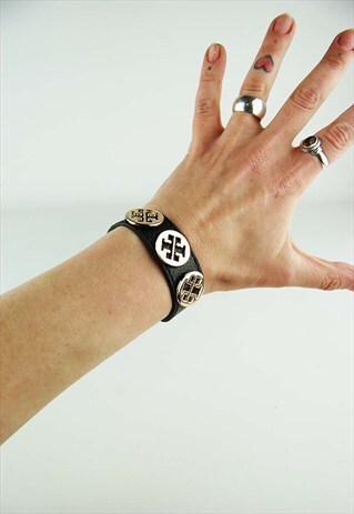VINTAGE 90S BLACK LEATHER CUFF WITH GOLD HARDWARE