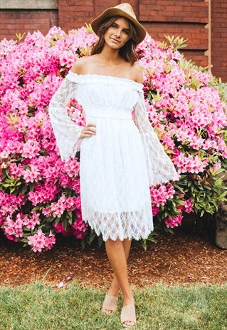 OFF-THE-SHOULDER LACE DRESS