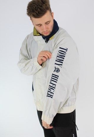 TOMMY HILFIGER ARM SPELLOUT VINTAGE SAILING JACKET (RARE)