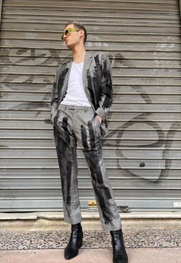 Bowsdontcry suit in grey with black painting