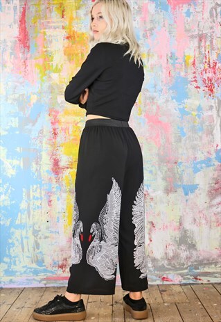 CROP TROUSERS IN BLACK WITH KISSING SWANS
