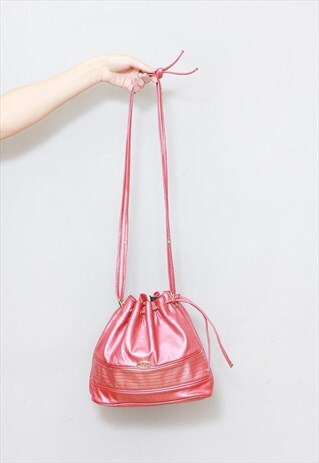 VINTAGE 1980'S PEARLY RED LEATHER GOLD STRIPE BUCKET BAG