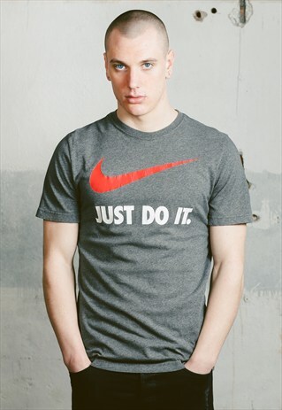 VINTAGE NIKE T-SHIRT