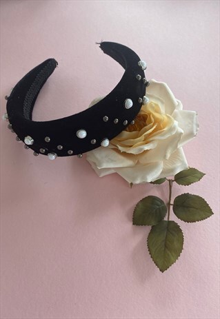 PADDED VELVET HEADBAND WITH PEARLS - BLACK