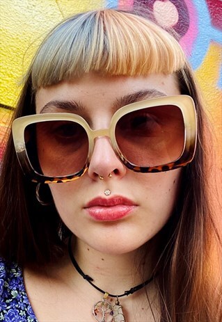 VINTAGE INSPIRED SUNGLASSES SQUARE SHAPE IN CREAM WITH UV400