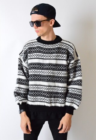 VINTAGE 90S BLACK AND WHITE KNIT JUMPER