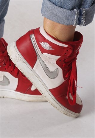 AIR JORDON HI TOPS TRAINERS UK 5, US 5.5Y. (ECD)