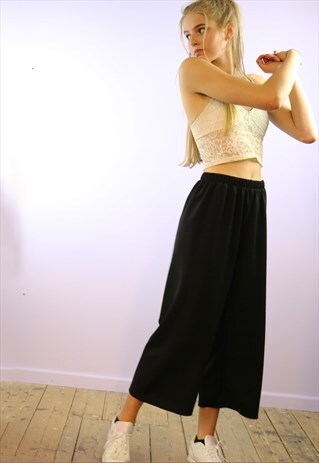 BLACK TEXTURED CROP TROUSERS