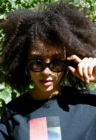 OVAL COBAIN SUNGLASSES WITH BLACK COLOURED FRAME UV 400