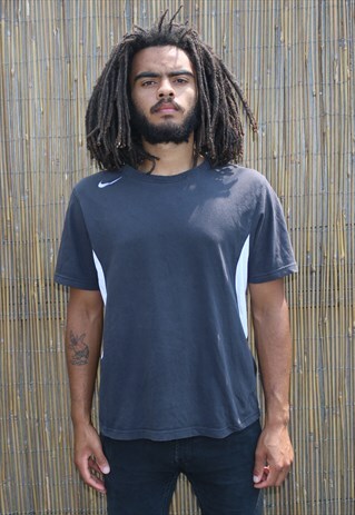 VINTAGE NIKE CASUAL T