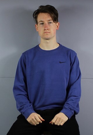 VINTAGE NIKE SWEATSHIRT IN PURPLE WITH EMBROIDERED LOGO. SIZ
