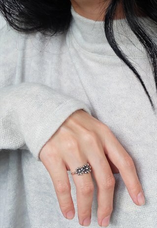THREE FLOWER STERLING SILVER RING