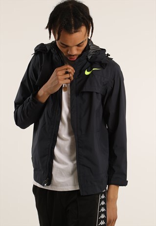 VINTAGE NIKE LIGHTWEIGHT JACKET