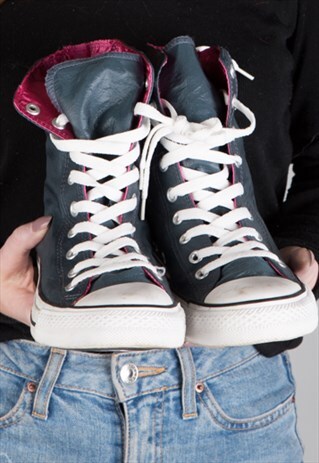 VINTAGE CONVERSE HIGH TOPS