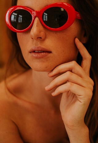 VINTAGE RED OVAL SUNGLASSES