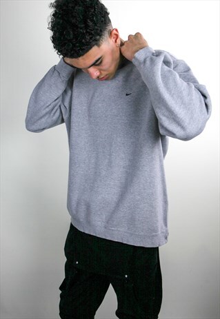 VINTAGE NIKE SWEATSHIRT