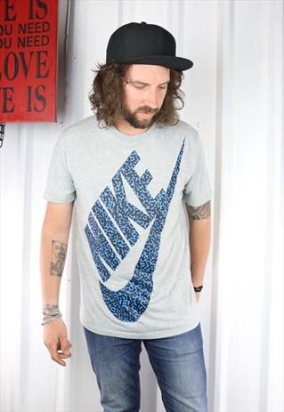 VINTAGE NIKE OVERSIZED T SHIRT