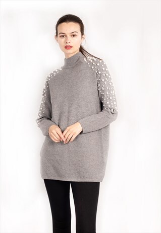 OVERSIZED JUMPER WITH FAUX PEARL EMBELLISHMENT IN GREY