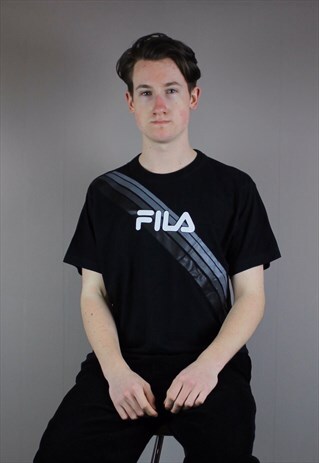 VINTAGE FILA T-SHIRT IN BLACK WITH RUBBER PRINT LOGO.