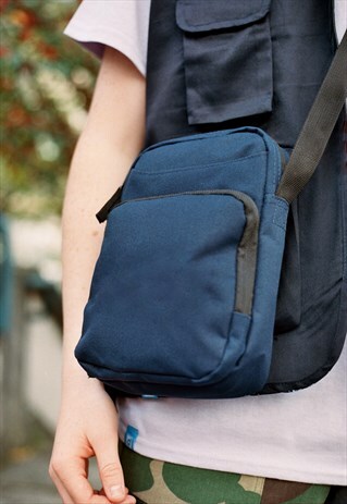 NAVY BLUE CROSS BODY BAG WITH WOVEN LABEL DETAILS