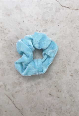 LIGHT BLUE VELVET SCRUNCHIE