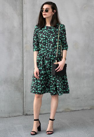 VINTAGE-INSPIRED FLORAL DRESS