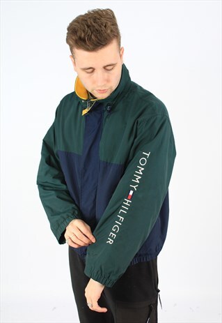 TOMMY HILFIGER ARM SPELLOUT FLEECE SAILING JACKET