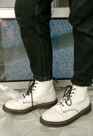 DR MARTENS VINTAGE WHITE BOOTS