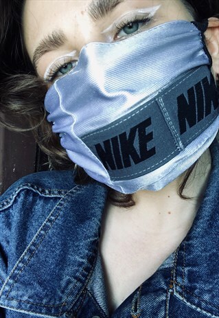 NIKE REWORKED FACE COVERING WITH LOGO. UNISEX