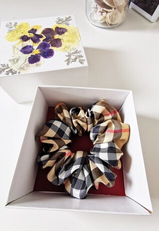 HANDMADE VINTAGE 90'S STYLE MEDIUM TARTAN HAIR SCRUNCHY