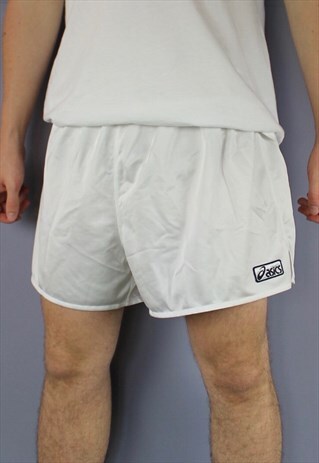 VINTAGE ASICS SHORTS IN WHITE WITH EMBROIDERED LOGO AND DRAW