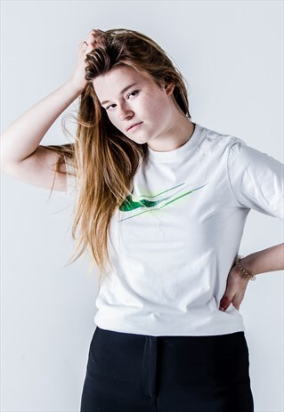 VINTAGE Y2K NIKE T-SHIRT IN WHITE