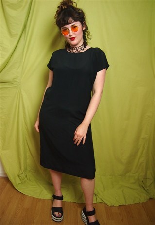 BLACK MINIMAL DRESS WITH A SLIT
