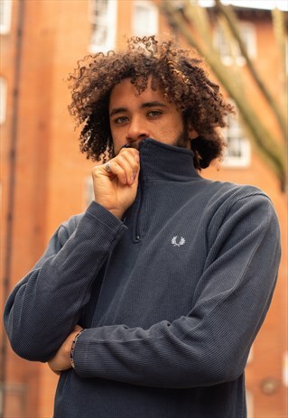 VINTAGE 90S FRED PERRY LOGO QUARTER ZIP SWEATSHIRT IN NAVY