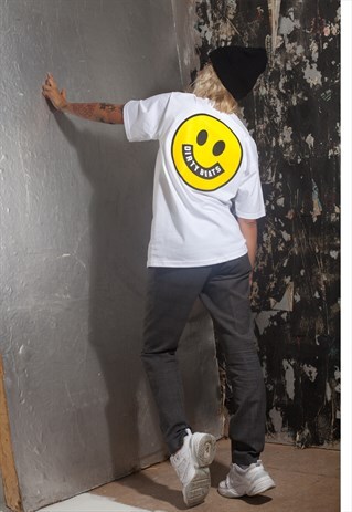 90'S INSPIRED BOX FIT RAVE SMILE T-SHIRT IN WHITE