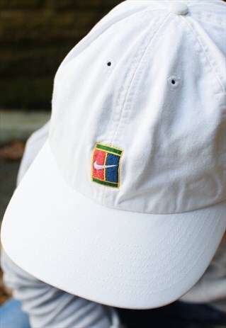 VINTAGE WHITE NIKE CAP