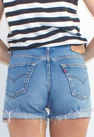 VINTAGE WORN IN STONEWASH LEVI SHORTS