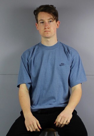 VINTAGE NIKE T-SHIRT IN BLUE WITH EMBROIDERED LOGO. OVERSIZE