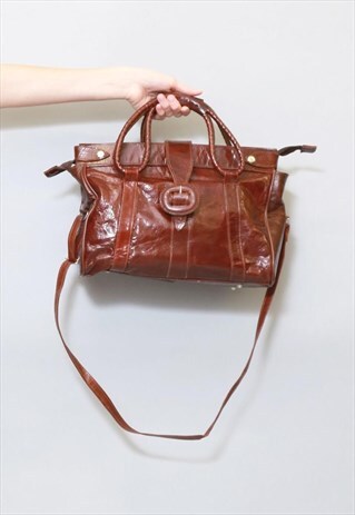 VINTAGE 1970'S PATENT BROWN BUCKLED LEATHER HAND BAG
