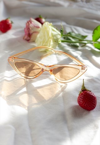 TRANSPARENT BEIGE WEIGHTED CAT EYE SUNGLASSES