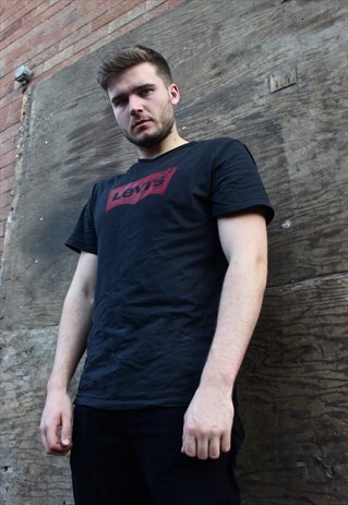 90'S RETRO BLACK AND RED SPELL-OUT T-SHIRT